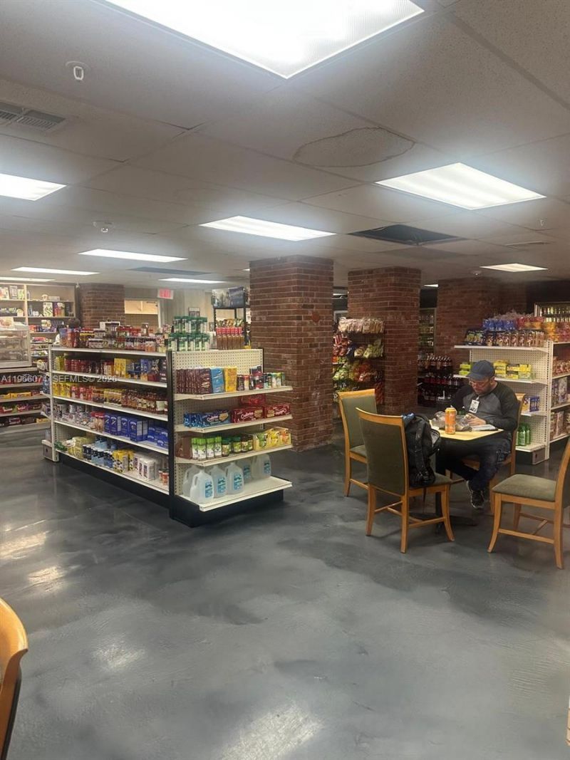 6039 Collins Ave, Unit 1625, Miami Beach, FL 33140 Photo