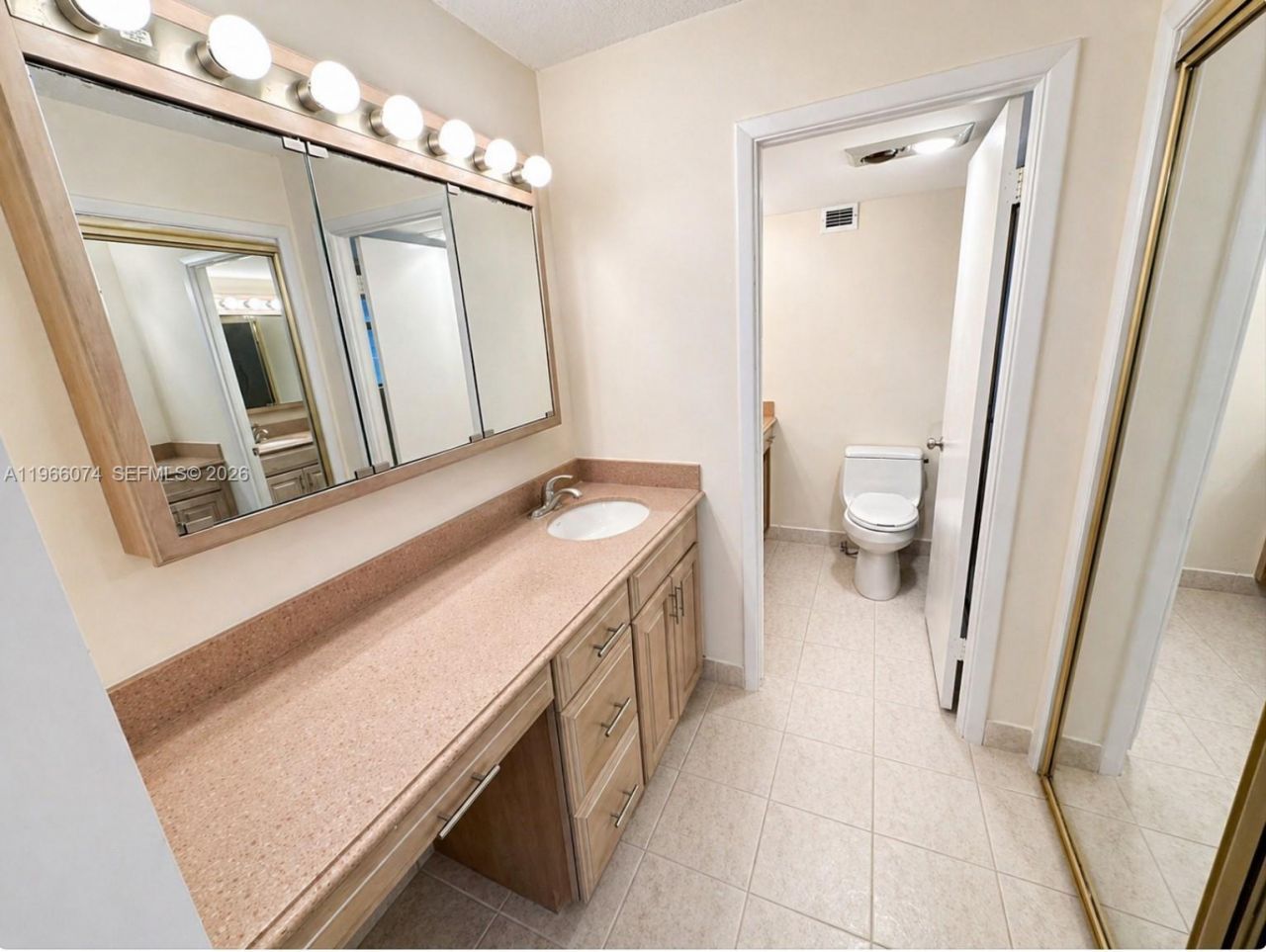 6039 Collins Ave, Unit 1625, Miami Beach, FL 33140 Photo