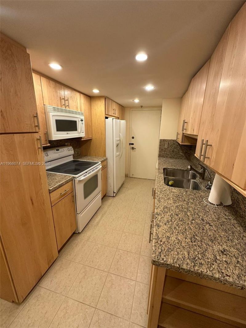 6039 Collins Ave, Unit 1625, Miami Beach, FL 33140 Photo