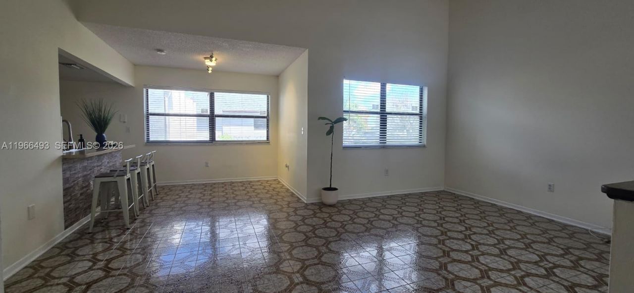 10221 Fontainebleau Blvd, Unit 203, Miami, FL 33172 Photo