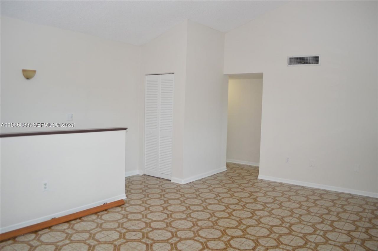 10221 Fontainebleau Blvd, Unit 203, Miami, FL 33172 Photo