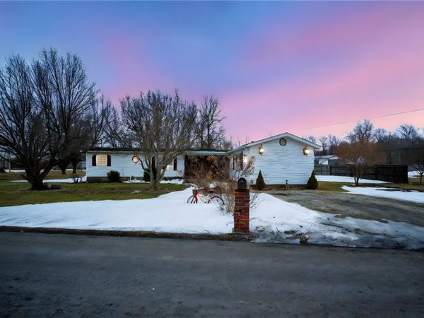 409 Oak St, Hopwood, PA 15445