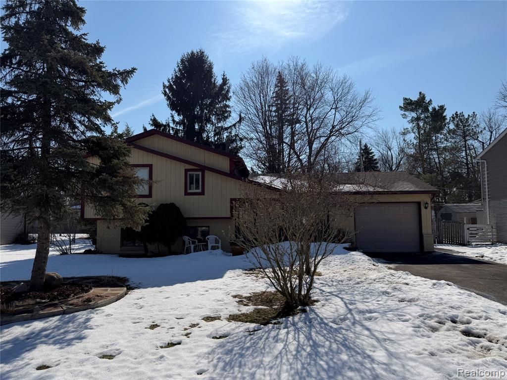 222 Wainwright Street, Novi, MI 48377 Main Photo