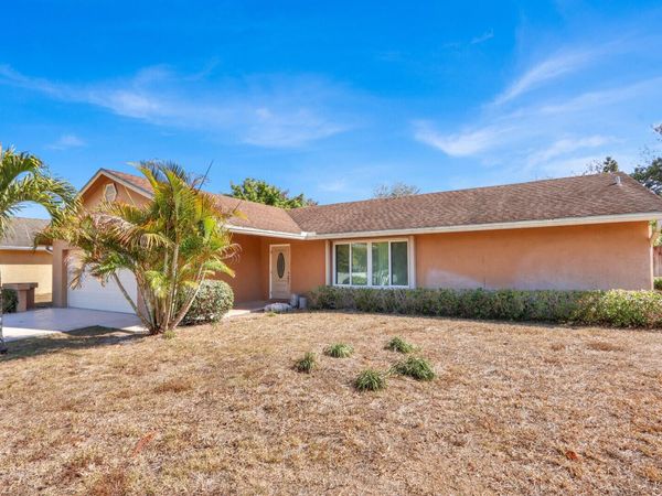 105 Sunflower Circle, Royal Palm Beach, FL 33411