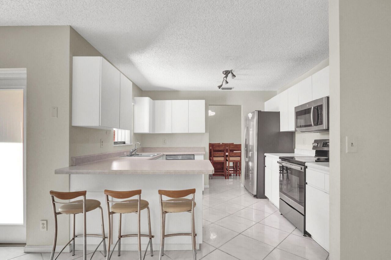 105 Sunflower Circle, Royal Palm Beach, FL 33411 Photo