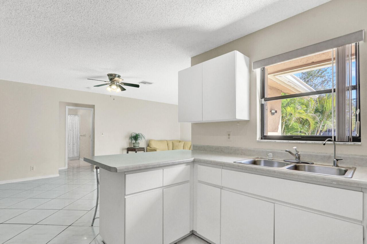 105 Sunflower Circle, Royal Palm Beach, FL 33411 Photo