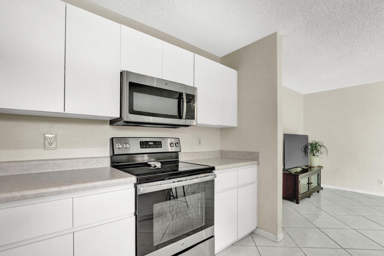 105 Sunflower Circle, Royal Palm Beach, FL 33411 Photo