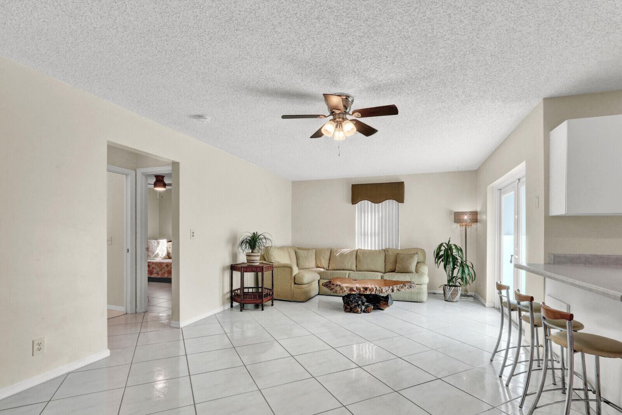 105 Sunflower Circle, Royal Palm Beach, FL 33411 Photo