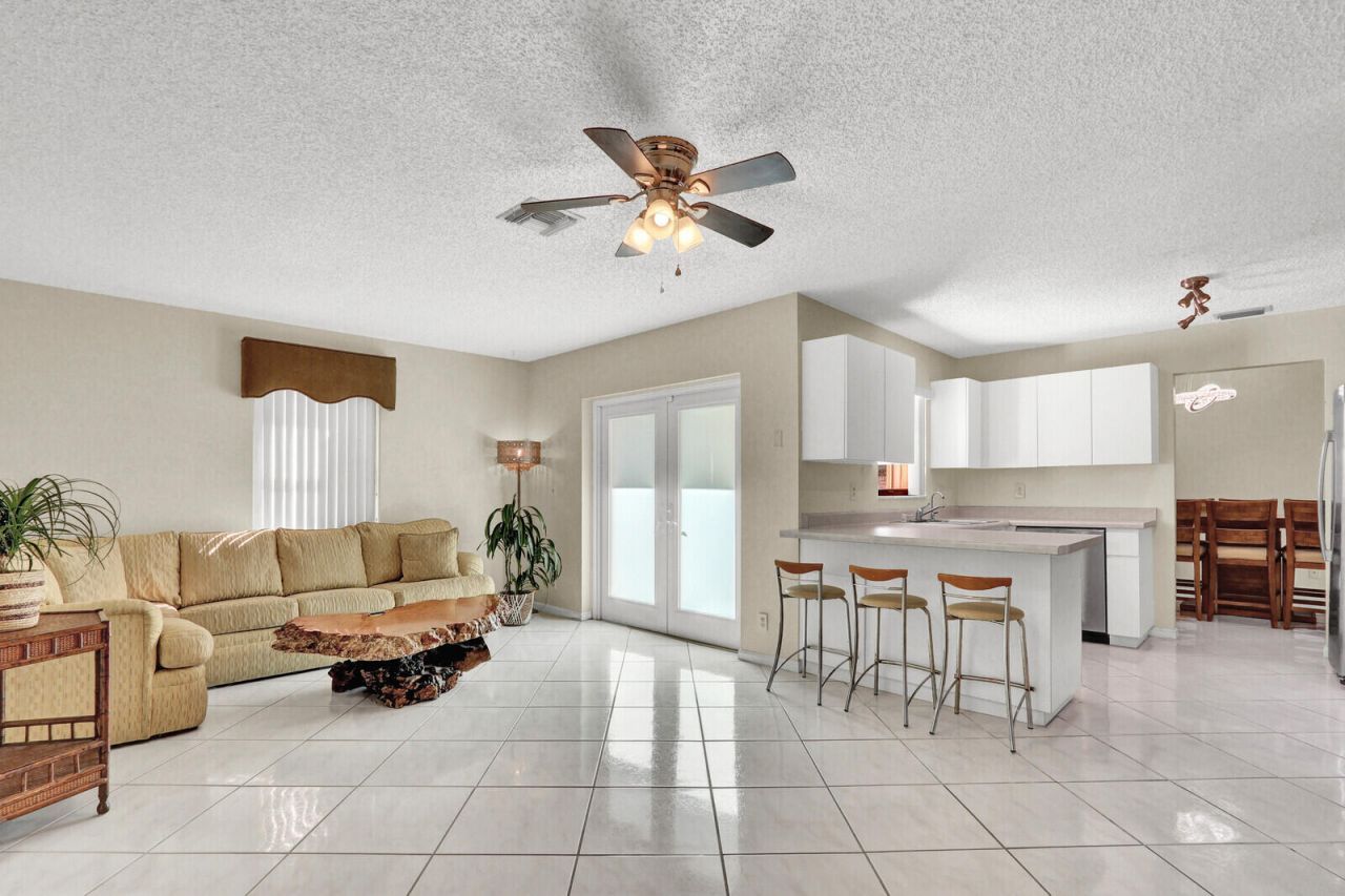 105 Sunflower Circle, Royal Palm Beach, FL 33411 Photo