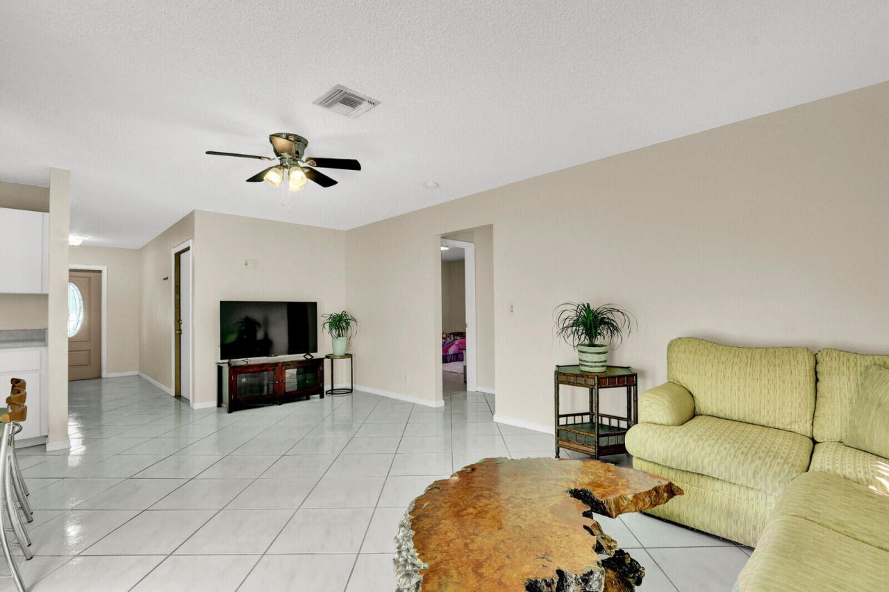 105 Sunflower Circle, Royal Palm Beach, FL 33411 Photo