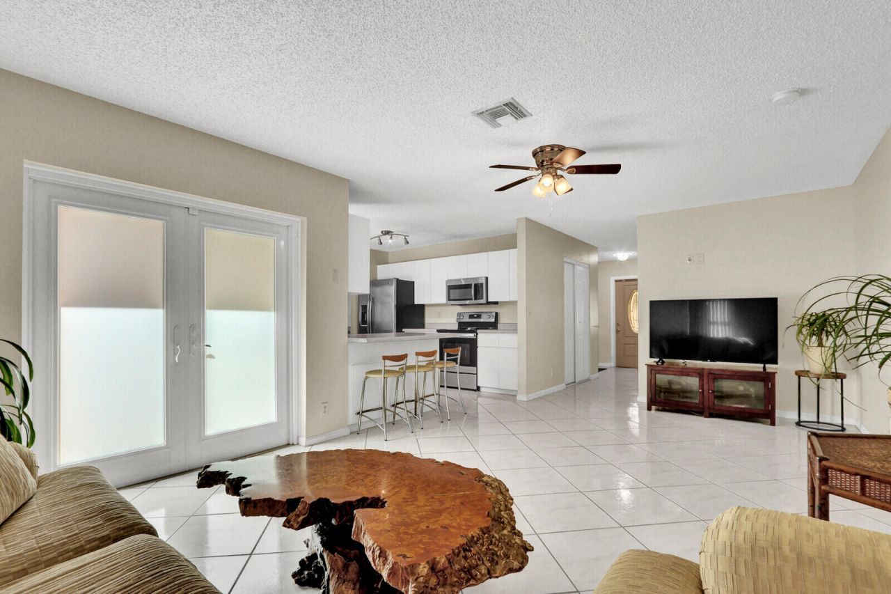 105 Sunflower Circle, Royal Palm Beach, FL 33411 Photo