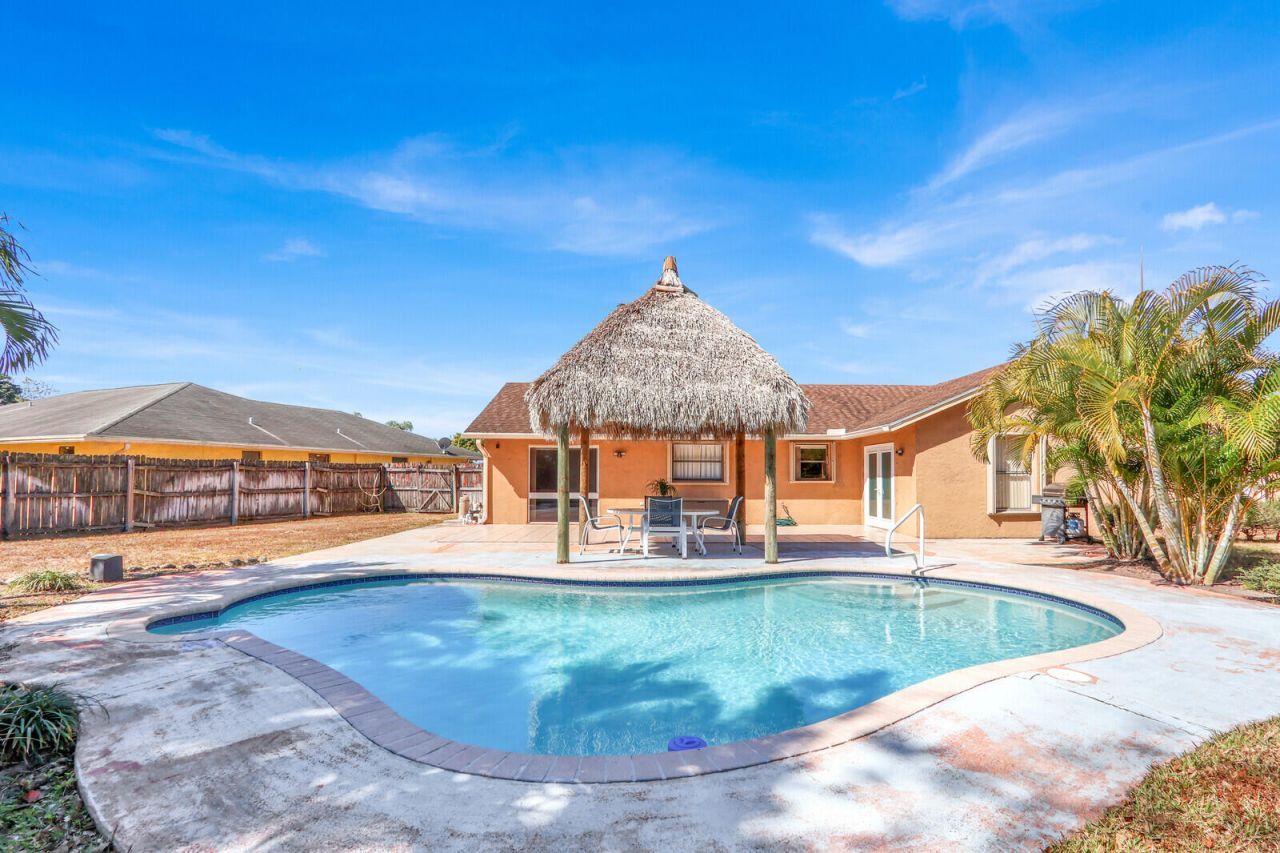 105 Sunflower Circle, Royal Palm Beach, FL 33411 Photo