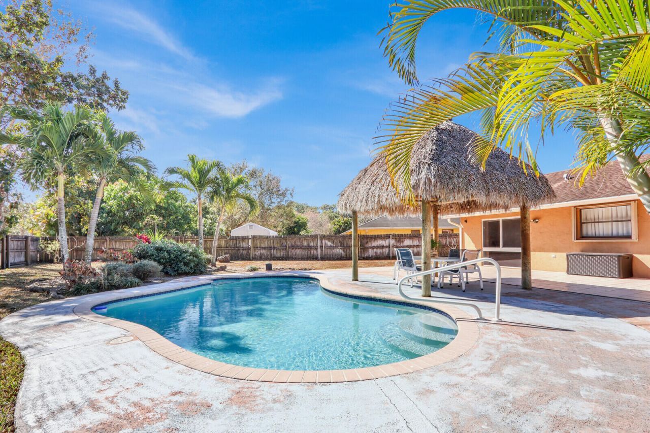 105 Sunflower Circle, Royal Palm Beach, FL 33411 Photo