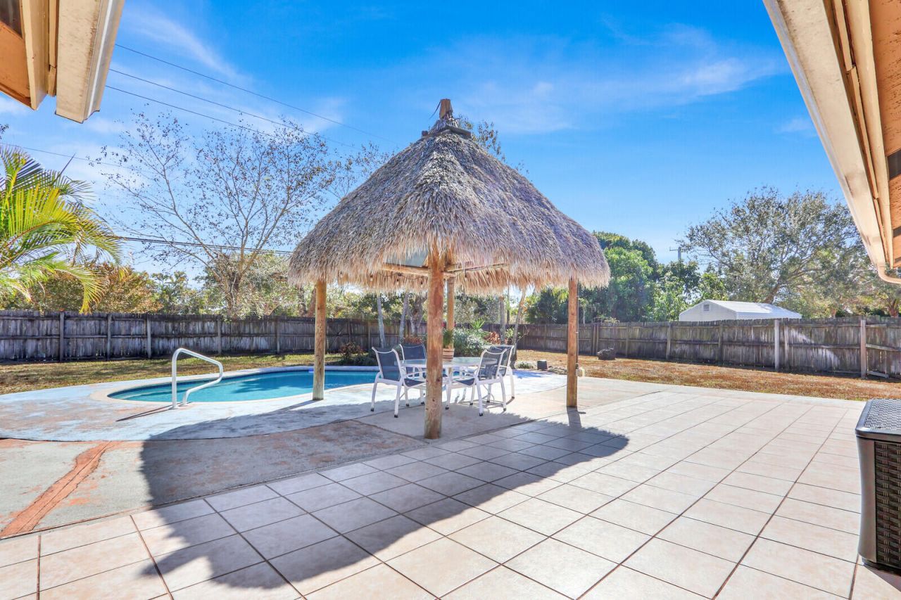 105 Sunflower Circle, Royal Palm Beach, FL 33411 Photo