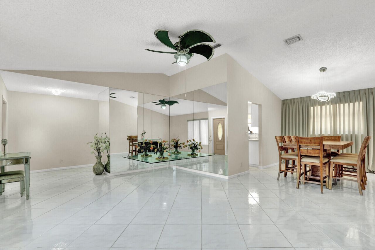 105 Sunflower Circle, Royal Palm Beach, FL 33411 Photo