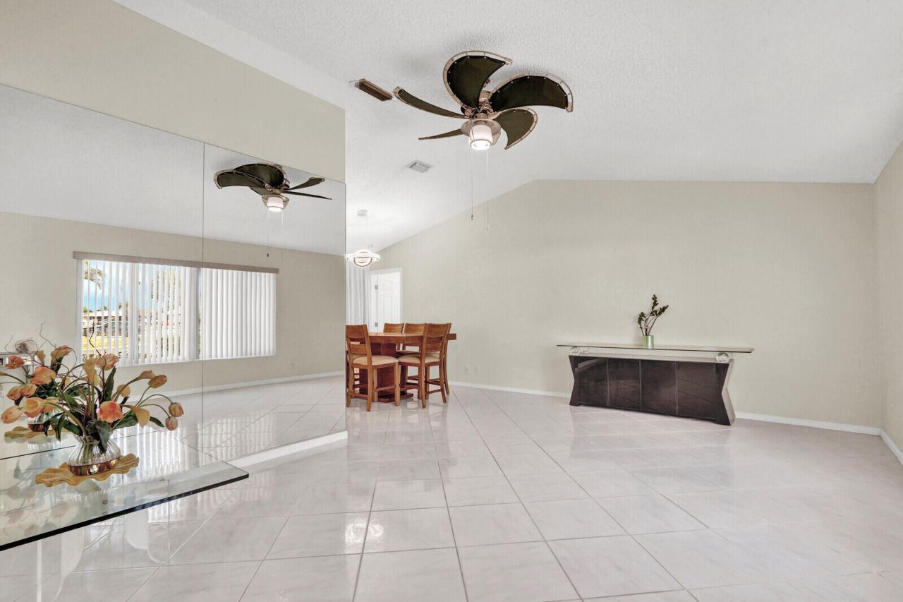 105 Sunflower Circle, Royal Palm Beach, FL 33411 Photo