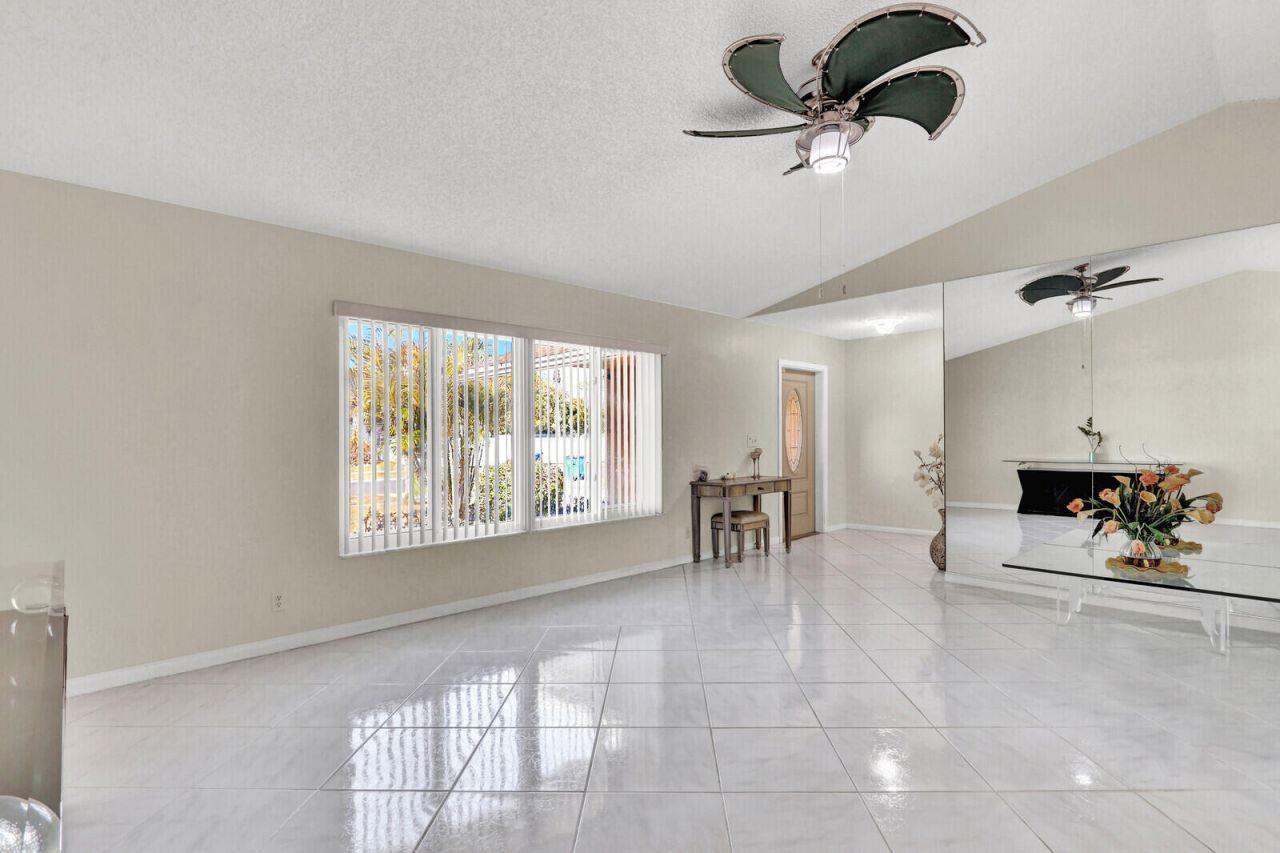 105 Sunflower Circle, Royal Palm Beach, FL 33411 Photo