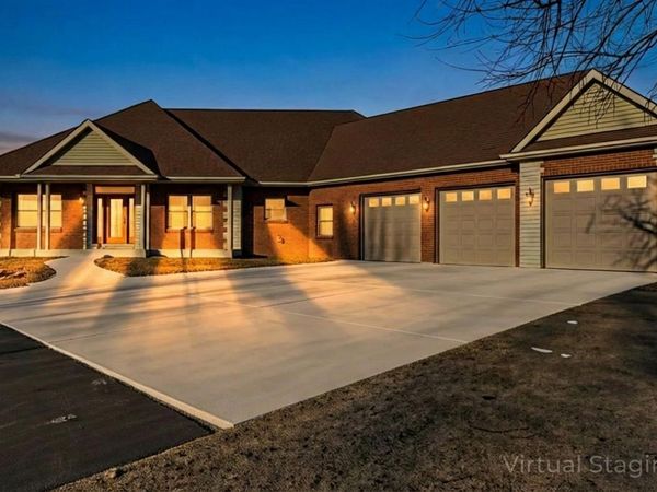 6998 E Hales Corner Road, Stillman Valley, IL 61084