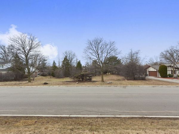 46 Kingston Drive, Oak Brook, IL 60523