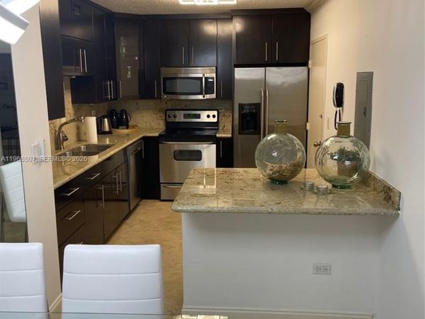 5555 Collins Ave, Unit 7Z, Miami Beach, FL 33140