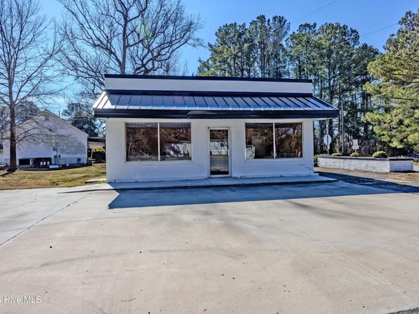 2735 Nc-41, Chinquapin, NC 28521