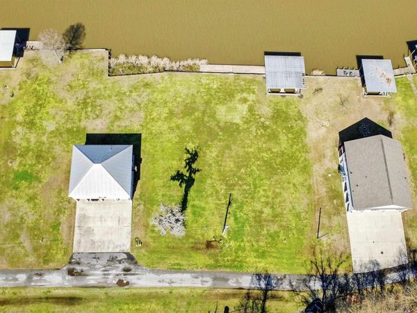 17699 Cove Ln, Denham Springs, LA 70726