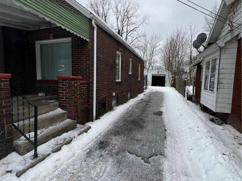 221 E Avondale Avenue, Youngstown, OH 44507 Photo 3