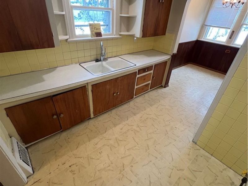 221 E Avondale Avenue, Youngstown, OH 44507 Photo 6