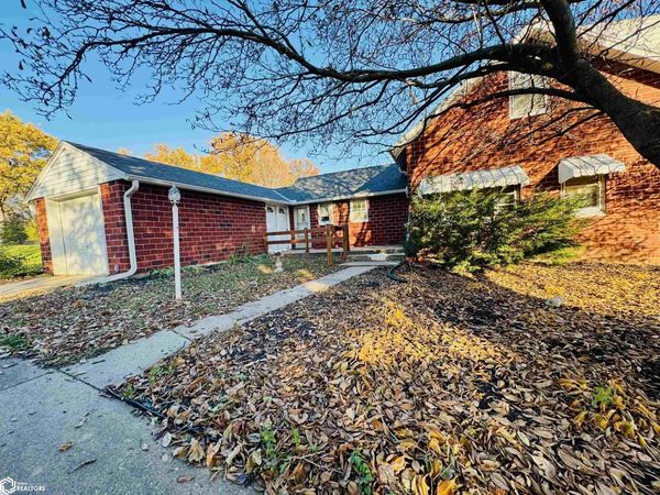 105 E Pioneer Avenue, Shenandoah, IA 51601