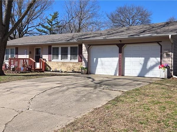 18 Brookside Drive, Paola, KS 66071