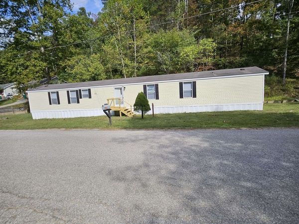 606 Cow Creek Road, Hurricane, WV 25526