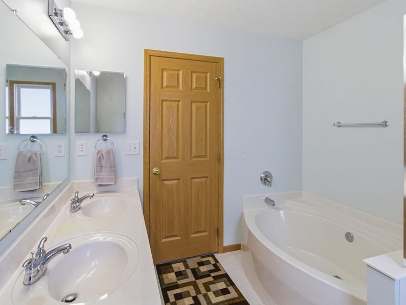 81 W Fieldstone, Etna, OH 43062 Photo 15