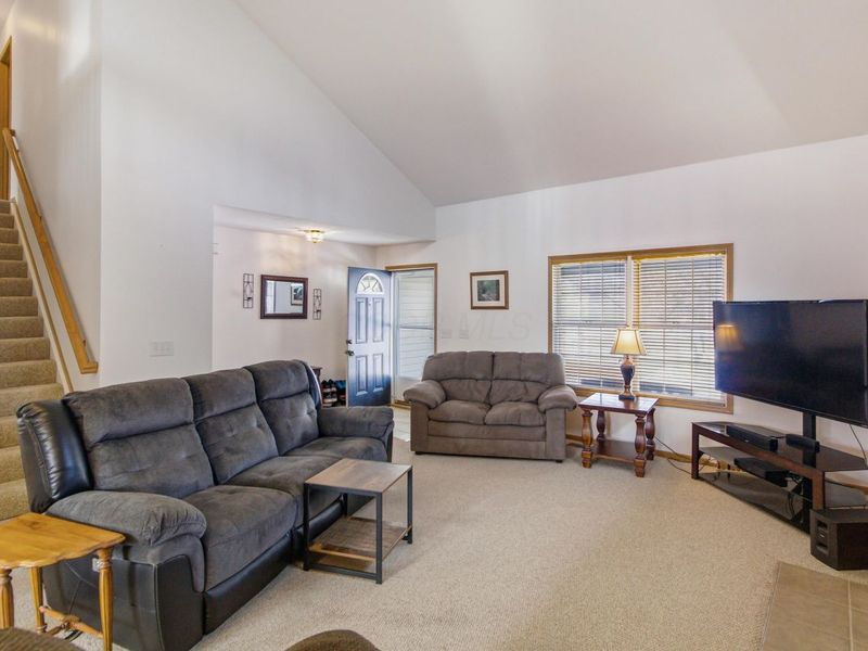 81 W Fieldstone, Etna, OH 43062 Photo 3