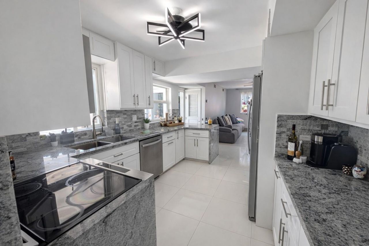 16070 SW 89th Avenue Road, Palmetto Bay, FL 33157 Photo