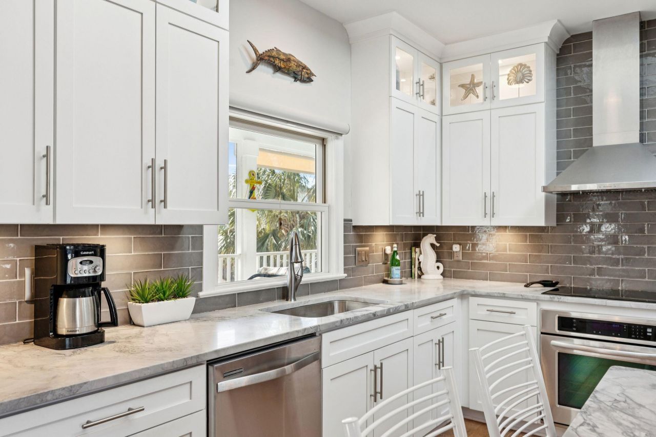 1551 Ben Sawyer Boulevard Photo 10