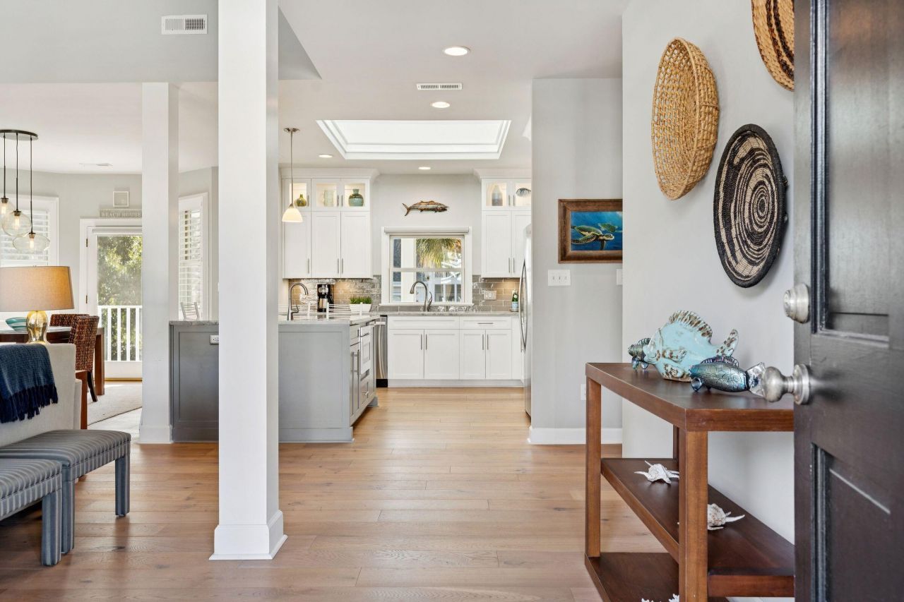 1551 Ben Sawyer Boulevard Photo 2