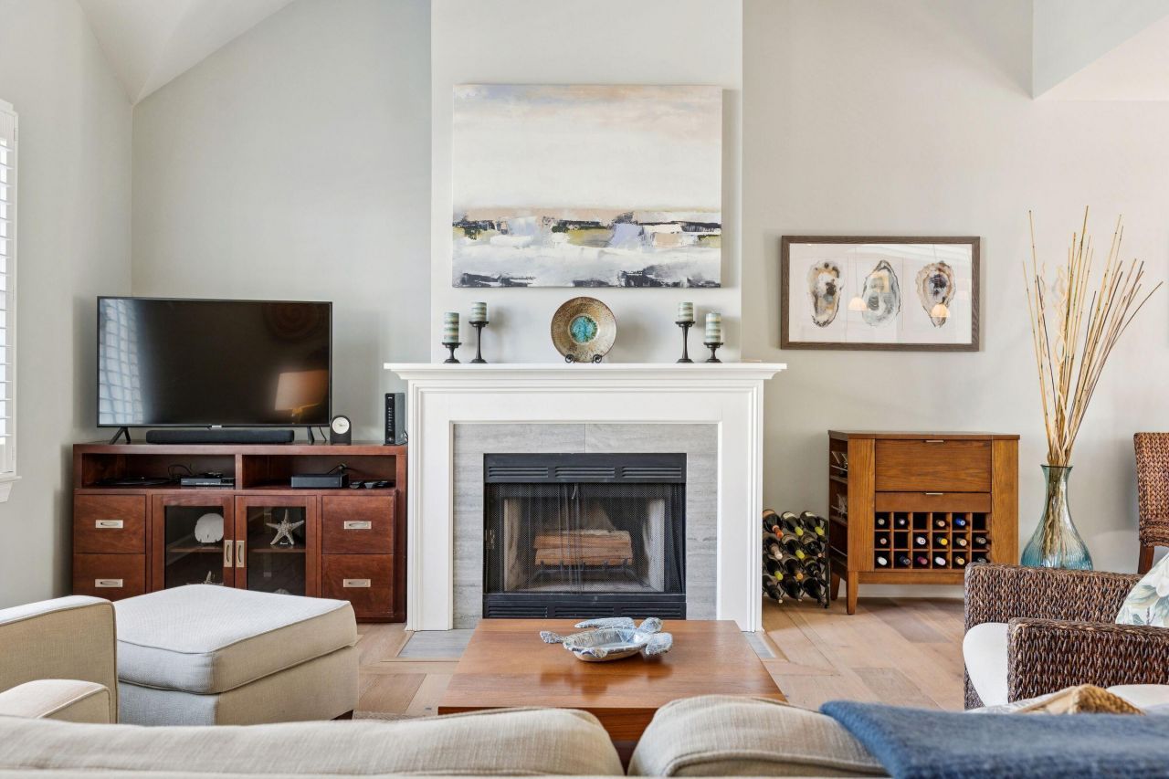 1551 Ben Sawyer Boulevard Photo 3