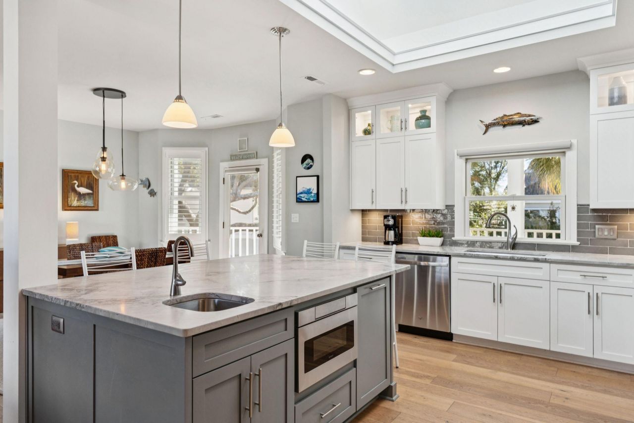 1551 Ben Sawyer Boulevard Photo 8