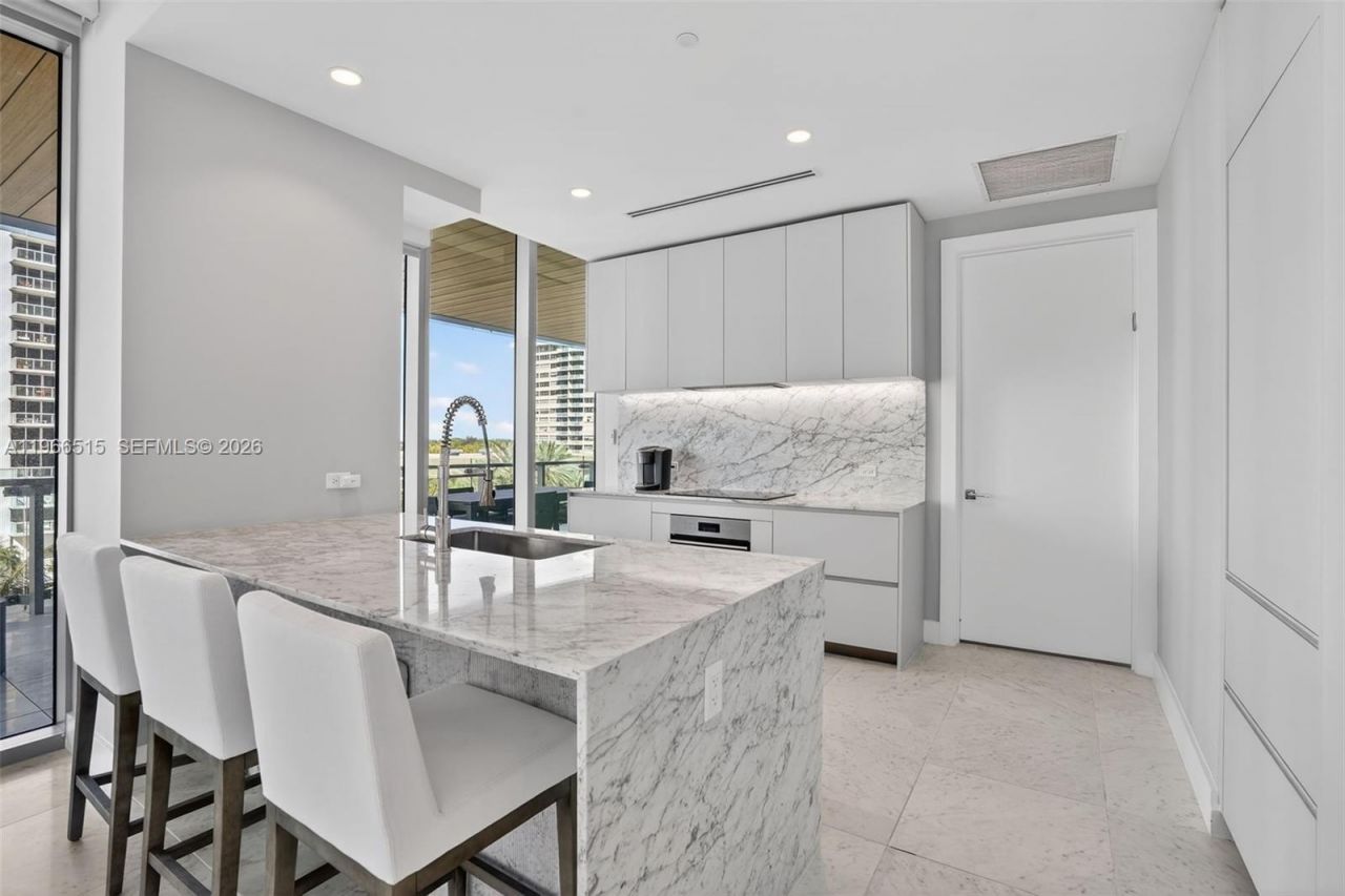 5775 Collins Ave, Unit 506, Miami Beach, FL 33140 Photo