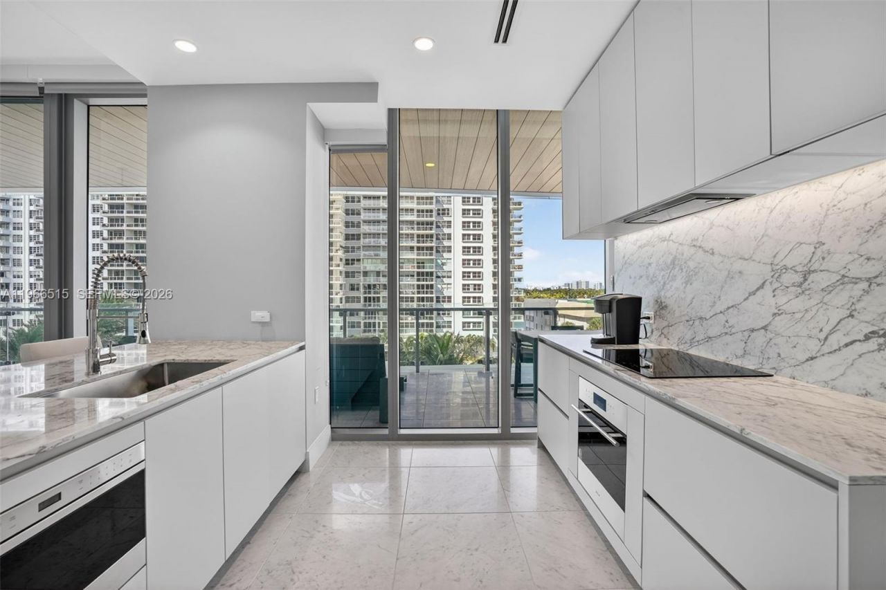 5775 Collins Ave, Unit 506, Miami Beach, FL 33140 Photo