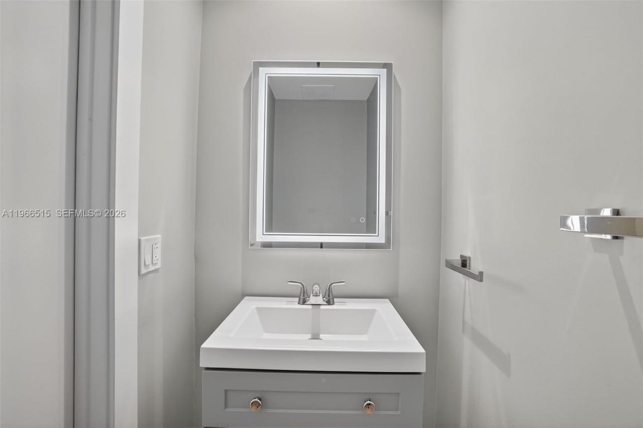 5775 Collins Ave, Unit 506, Miami Beach, FL 33140 Photo