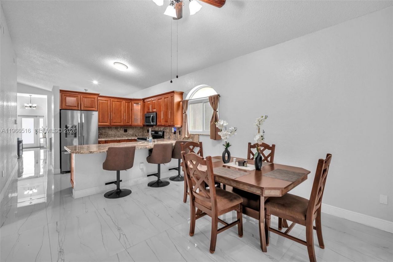 544 NW 159th Ln, Pembroke Pines, FL 33028 Photo