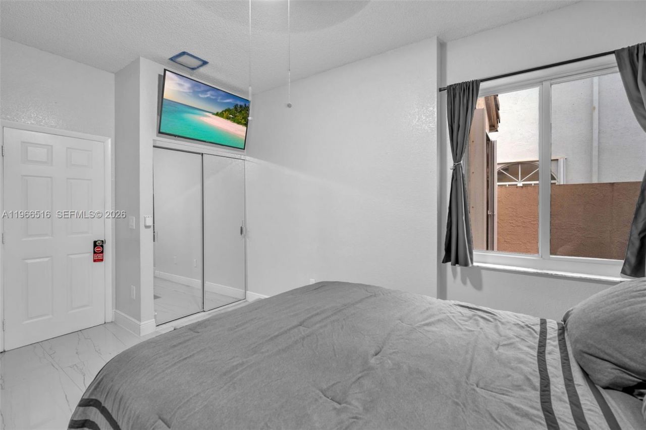 544 NW 159th Ln, Pembroke Pines, FL 33028 Photo