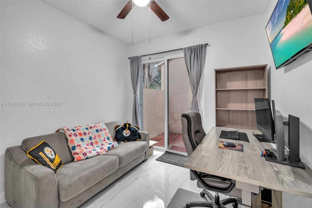 544 NW 159th Ln, Pembroke Pines, FL 33028 Photo