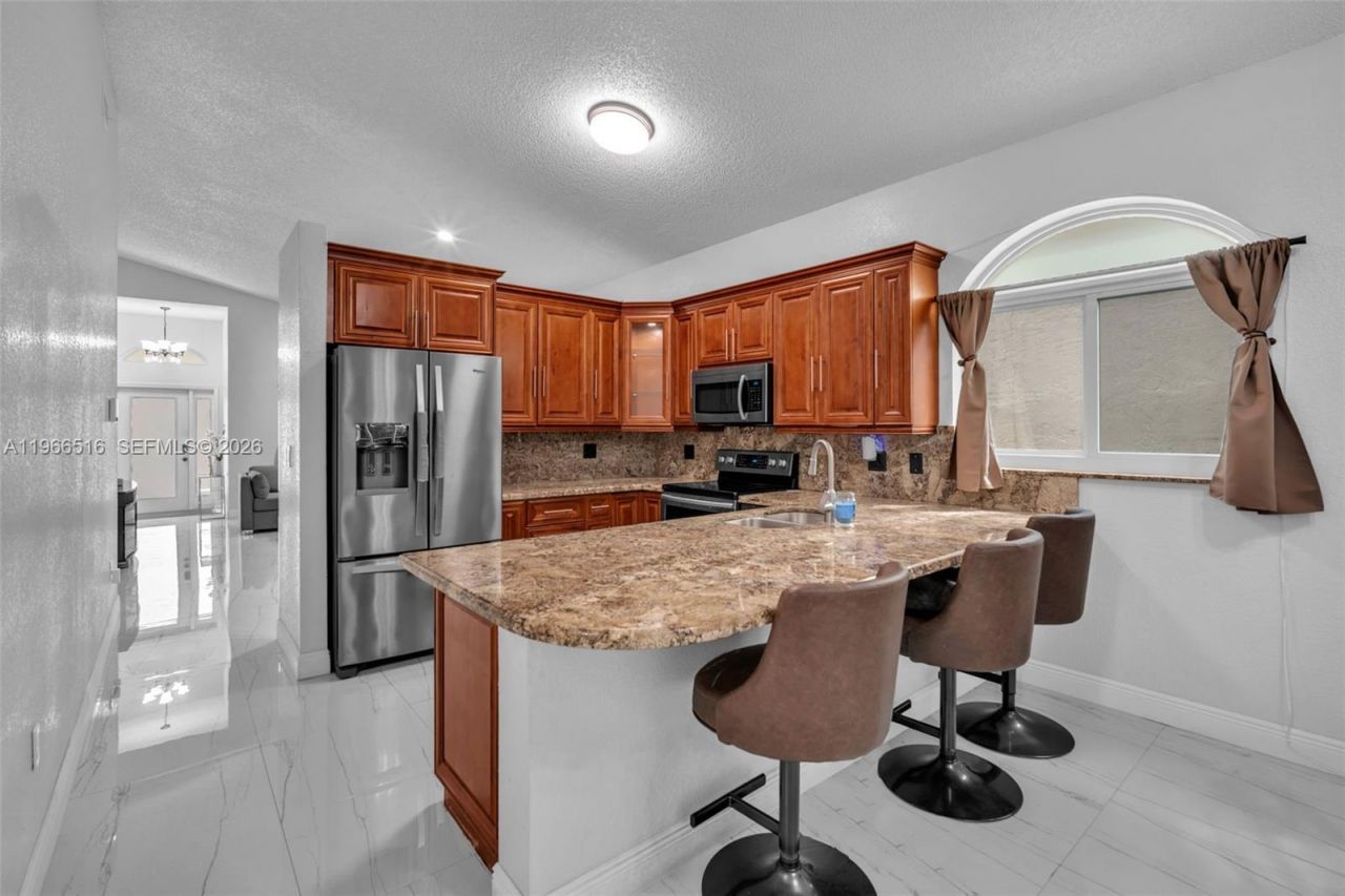 544 NW 159th Ln, Pembroke Pines, FL 33028 Photo