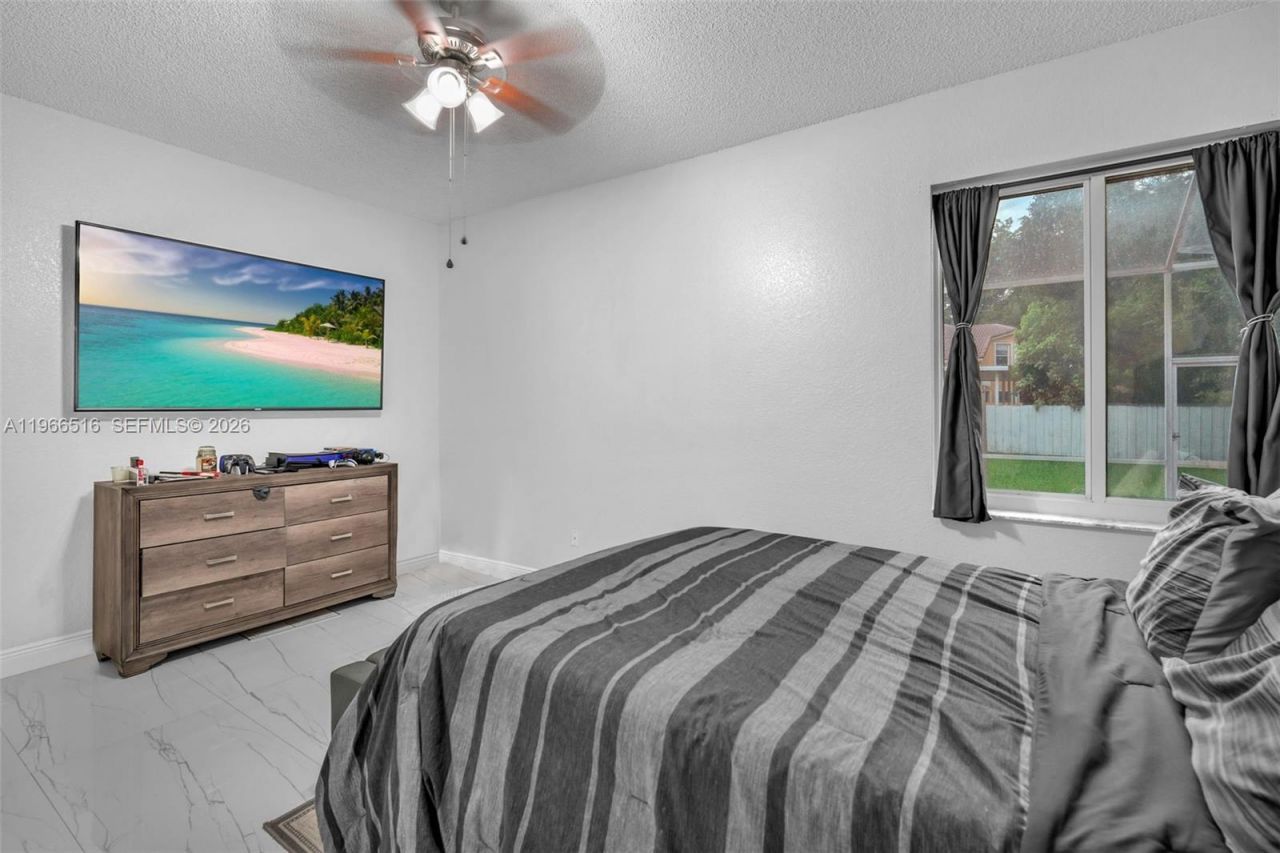 544 NW 159th Ln, Pembroke Pines, FL 33028 Photo