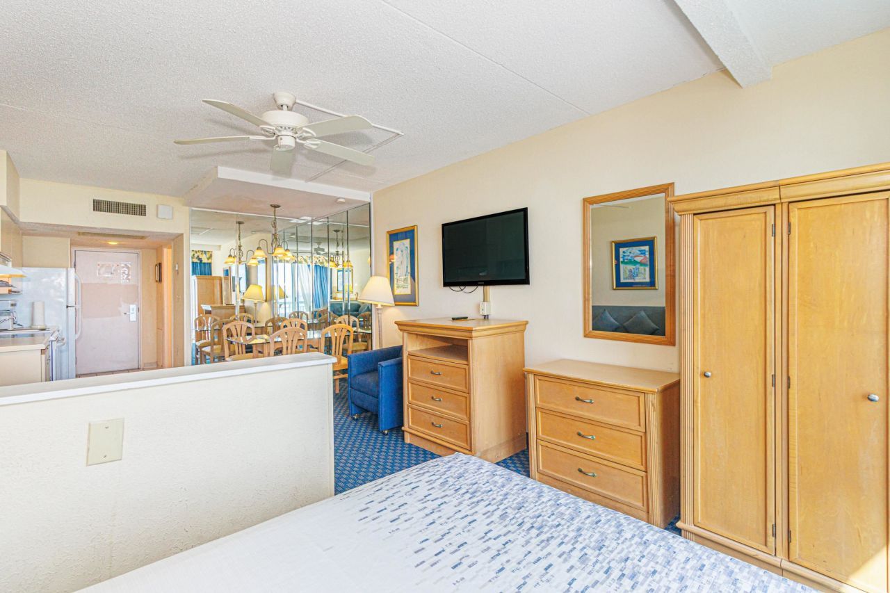 1304 N Ocean Blvd.  Photo 8