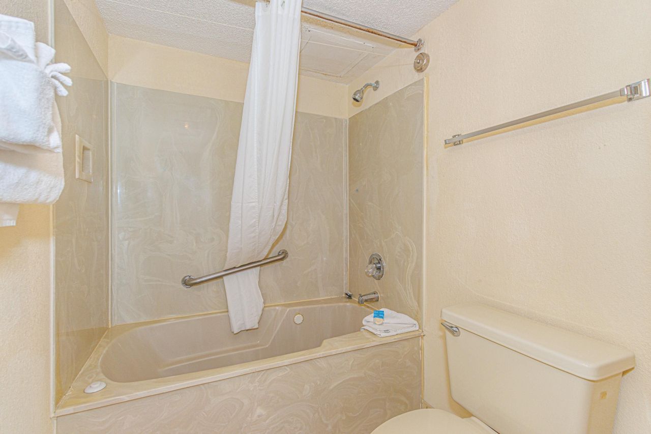 1304 N Ocean Blvd.  Photo 16