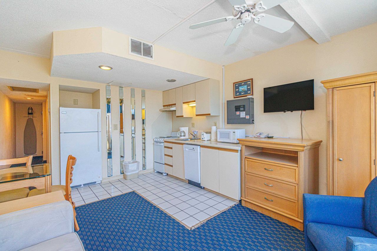 1304 N Ocean Blvd.  Photo 7