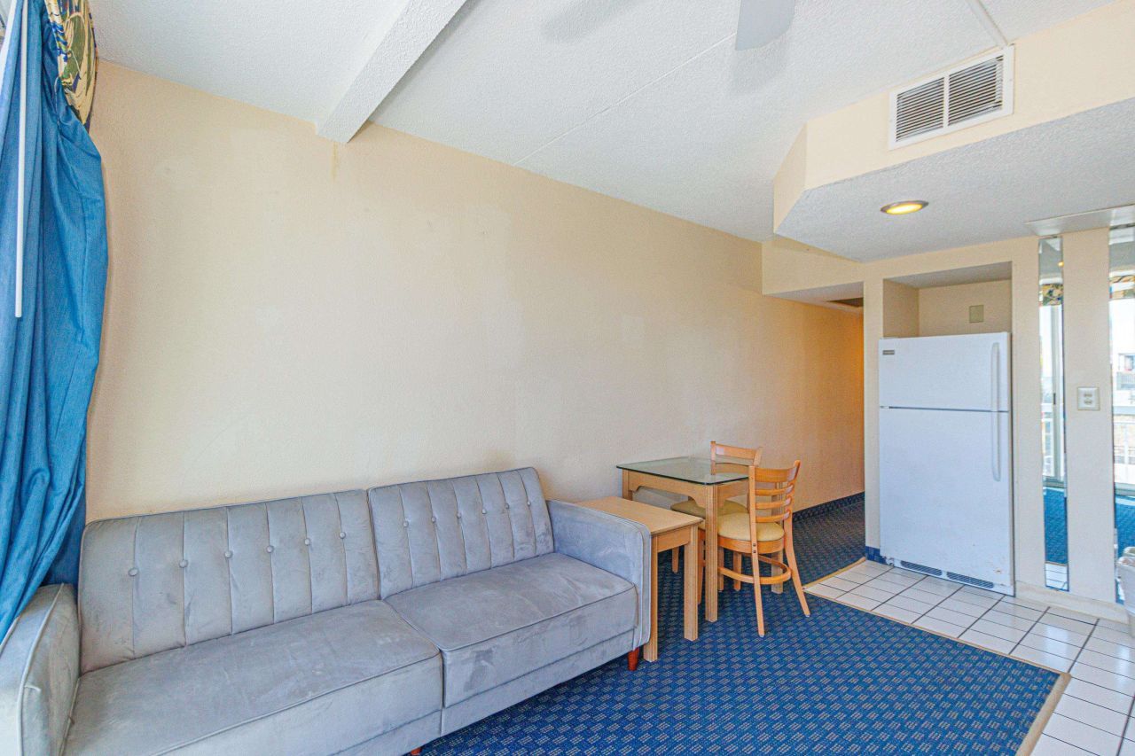 1304 N Ocean Blvd.  Photo 9